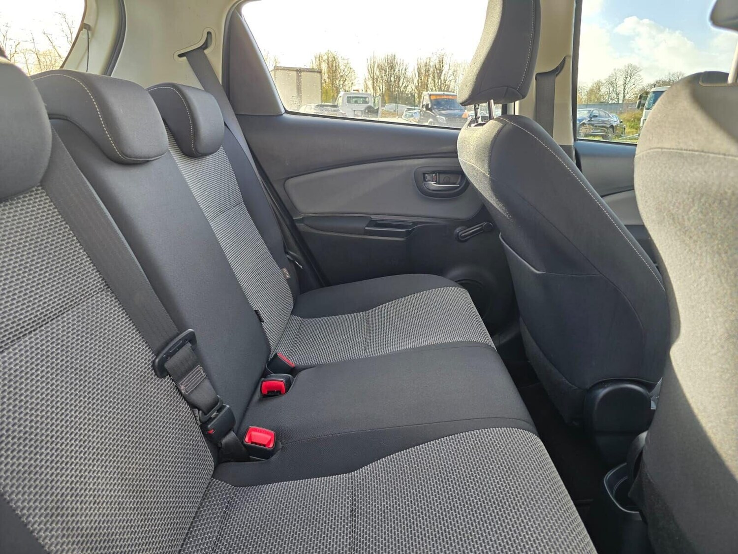 Used Toyota Yaris 2015 for sale - 76416337: Photo 27