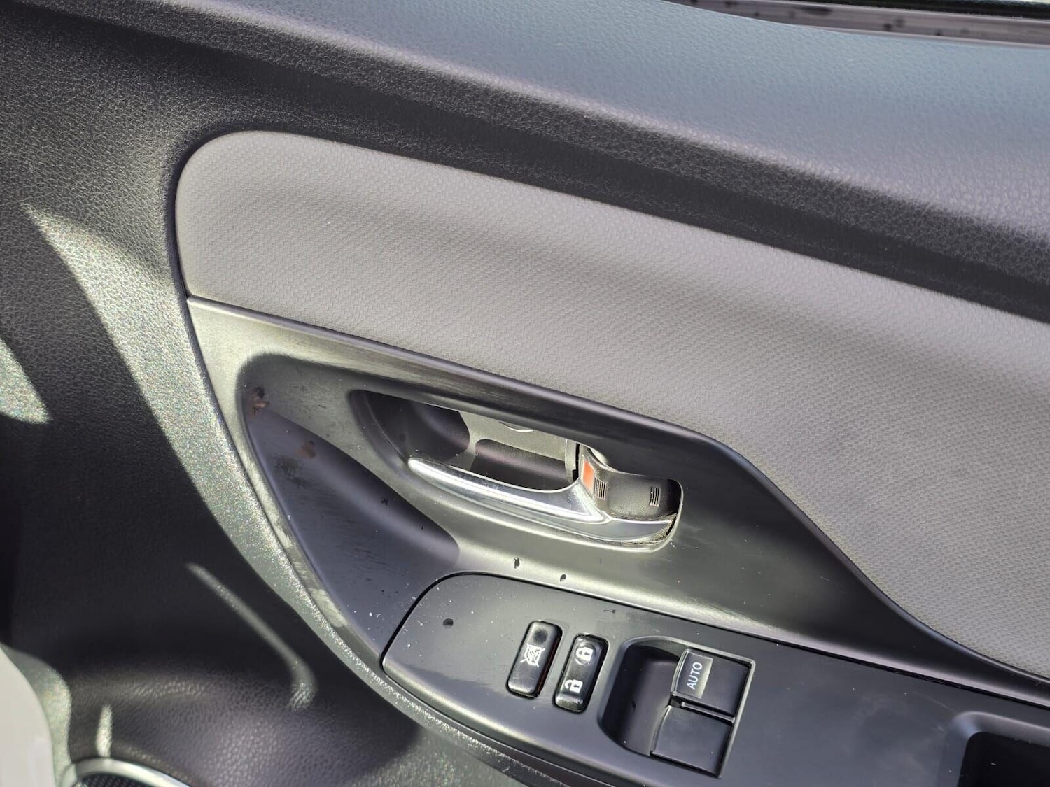 Used Toyota Yaris 2015 for sale - 76416337: Photo 28