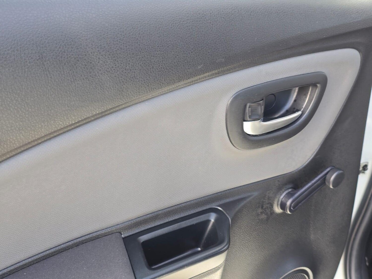 Used Toyota Yaris 2015 for sale - 76416337: Photo 32