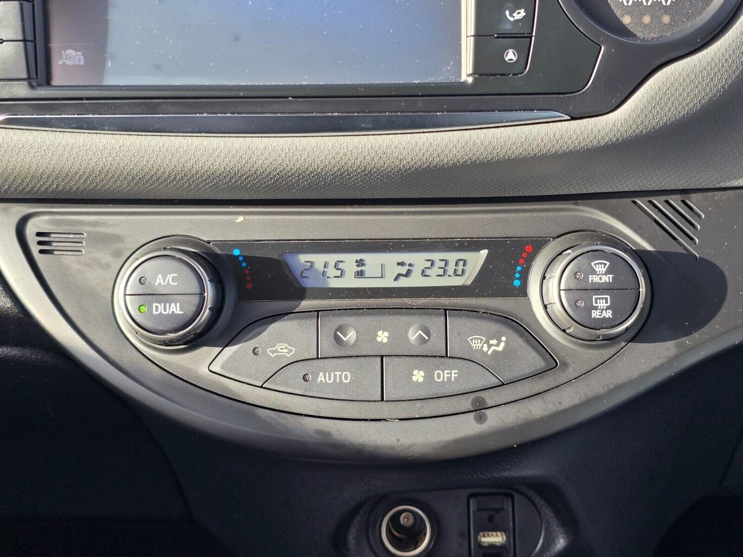 Used Toyota Yaris 2015 for sale - 76416337: Photo 35