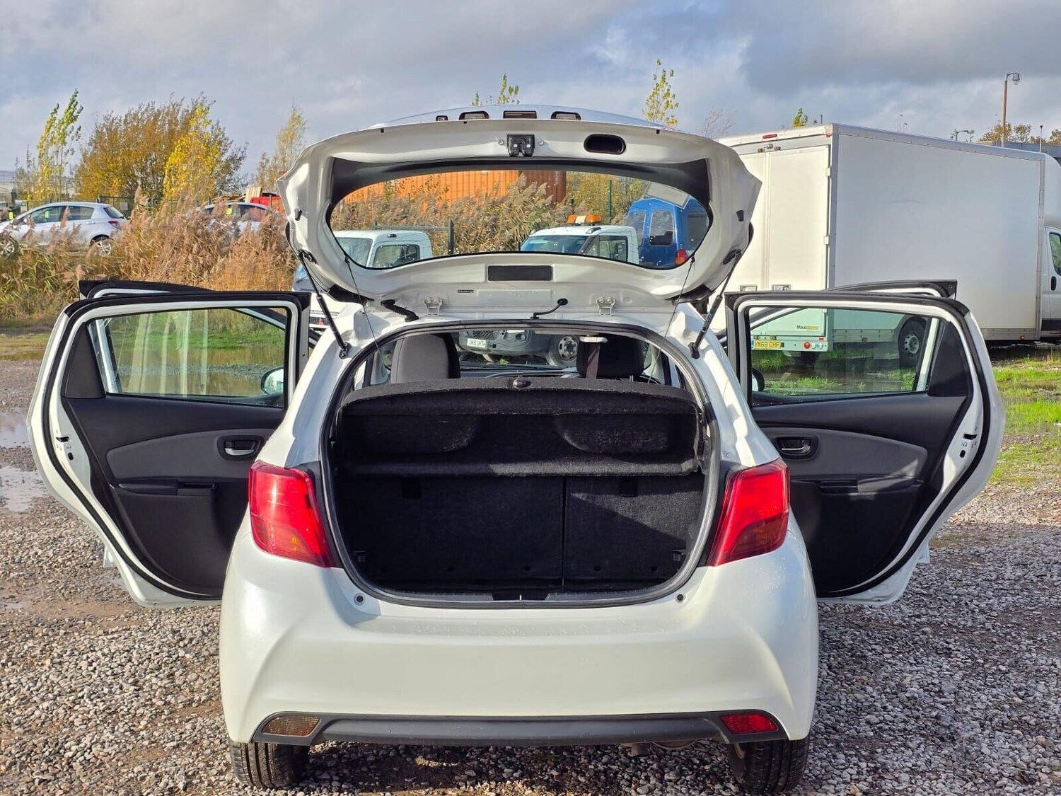 Used Toyota Yaris 2015 for sale - 76416337: Photo 36