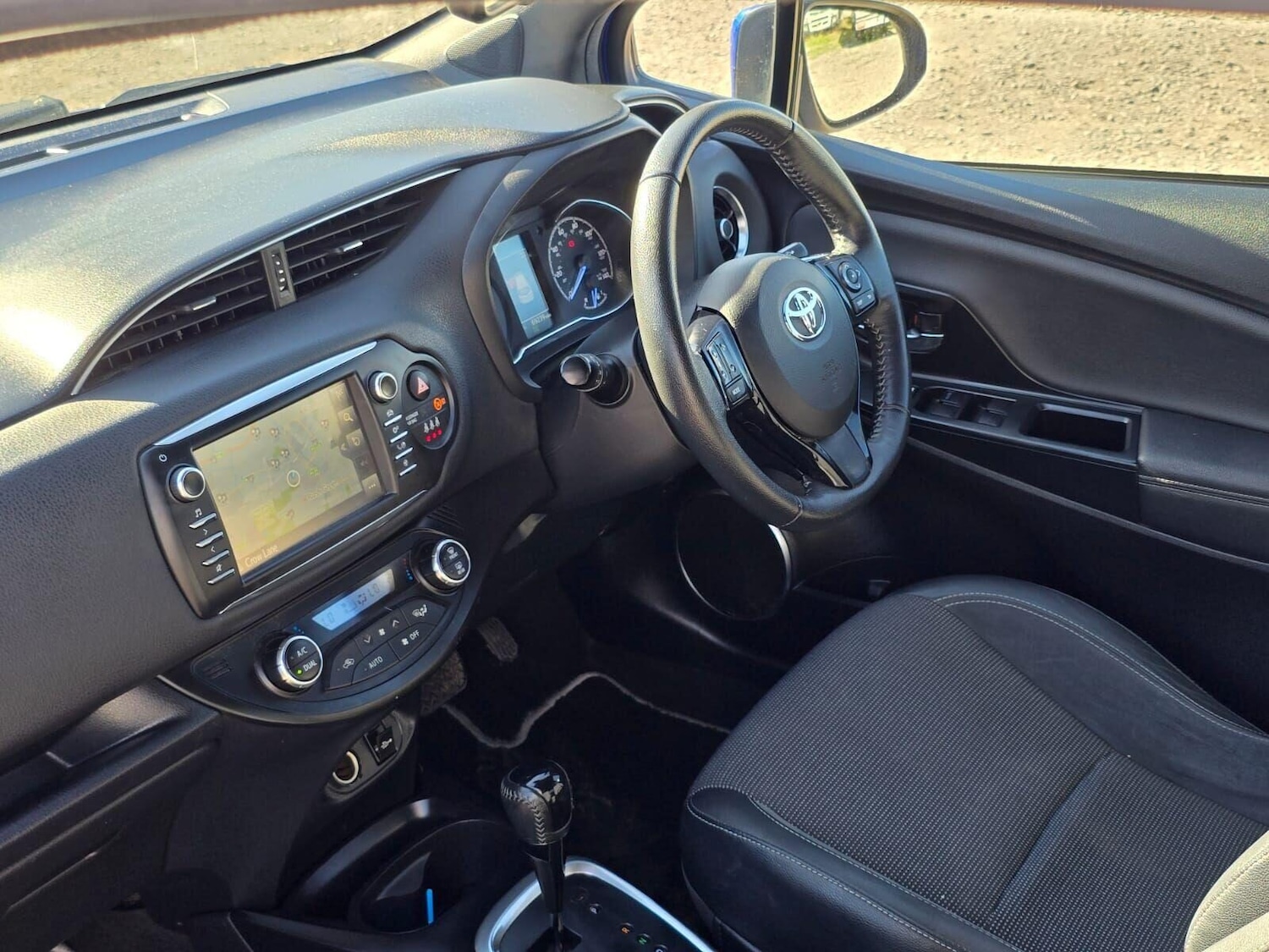 Used Toyota Yaris 2017 for sale - 75987380: Photo 24