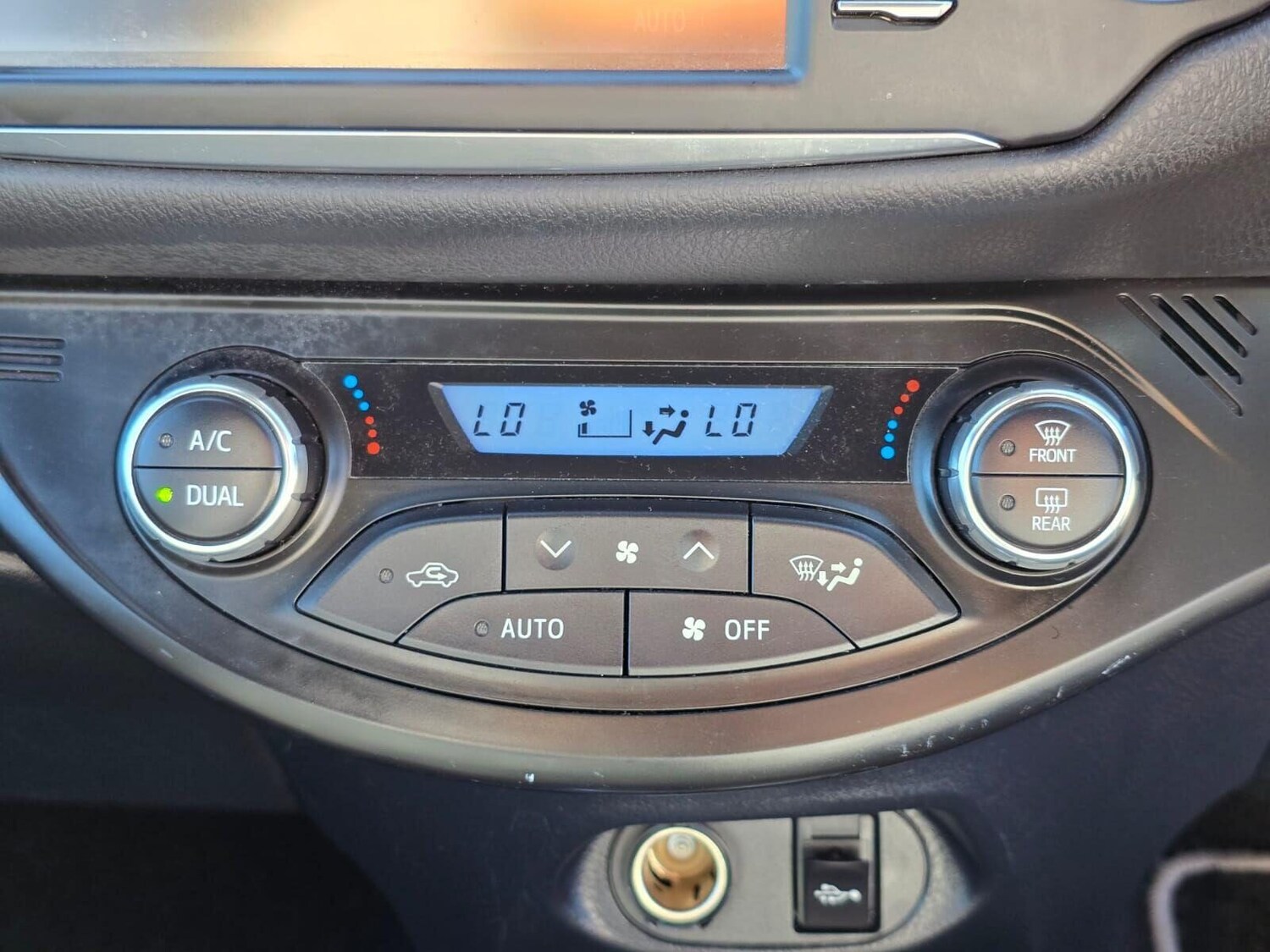 Used Toyota Yaris 2017 for sale - 75987380: Photo 33