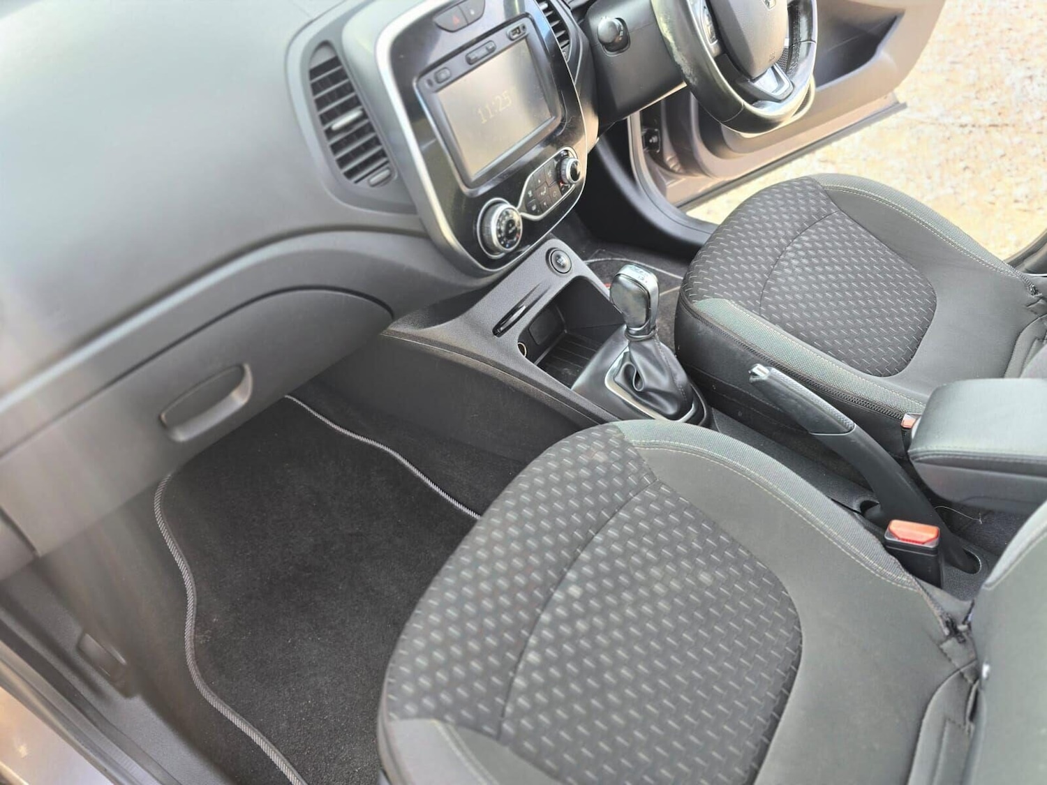 Used Renault Captur 2017 for sale - 76368796: Photo 35