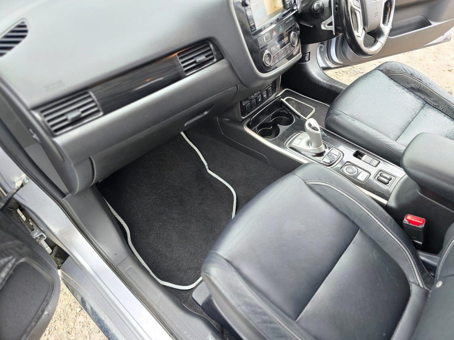 Used Mitsubishi Outlander 2017 for sale - 76232944: Photo 53