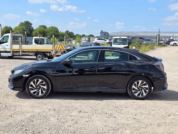 Used Honda Civic 2018 for sale - 75474774: Photo 10