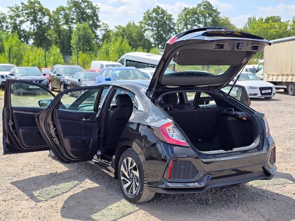 Used Honda Civic 2018 for sale - 75474774: Photo 4