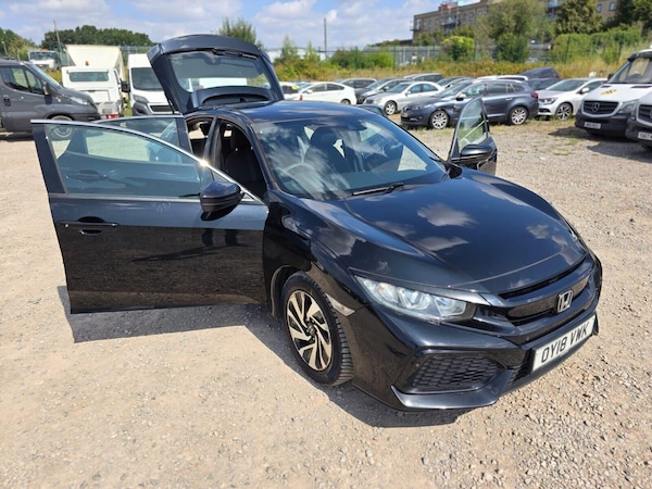 Used Honda Civic 2018 for sale - 75474774: Photo 5