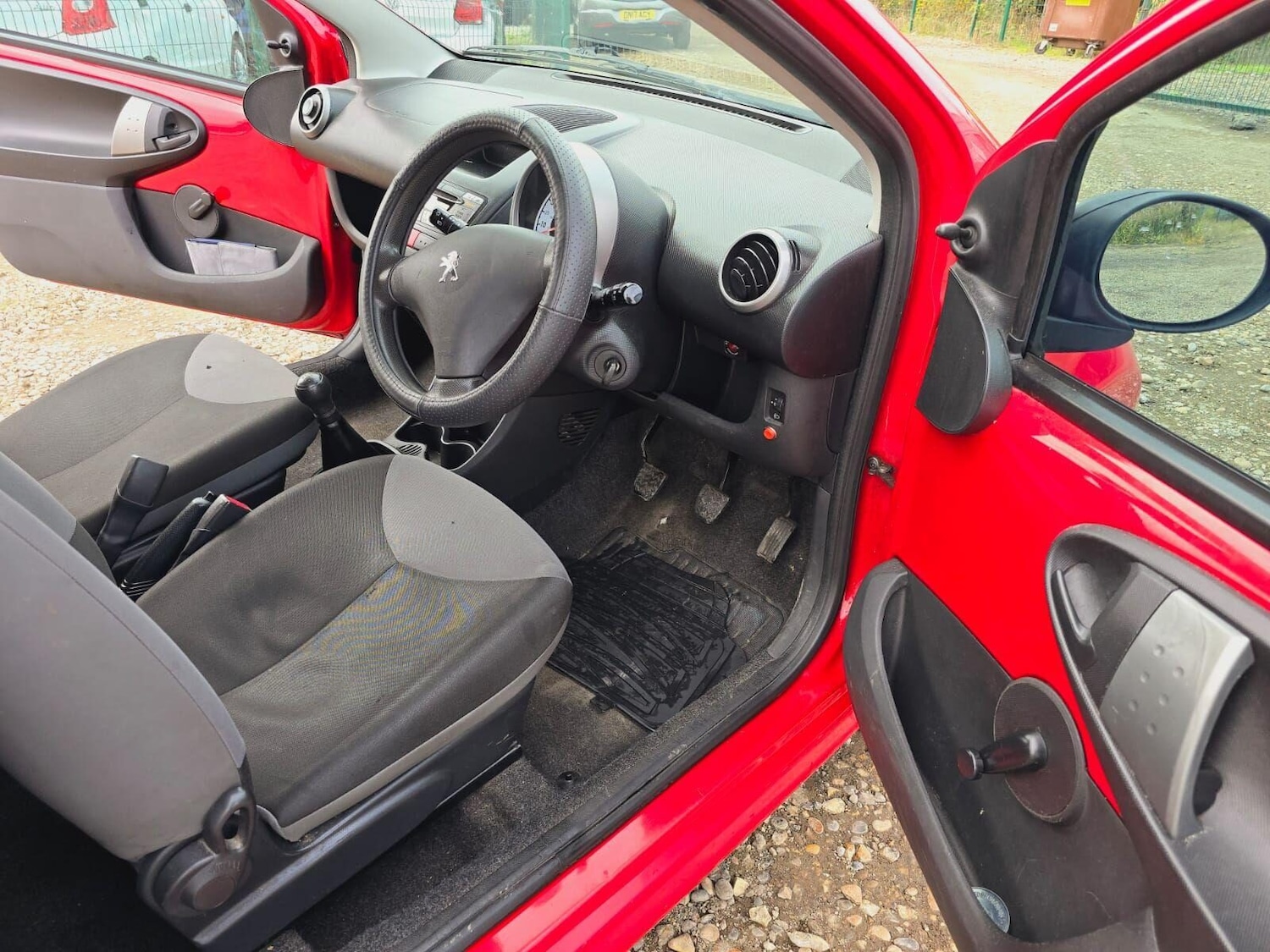 Used Peugeot 107 2013 for sale - 76082188: Photo 9