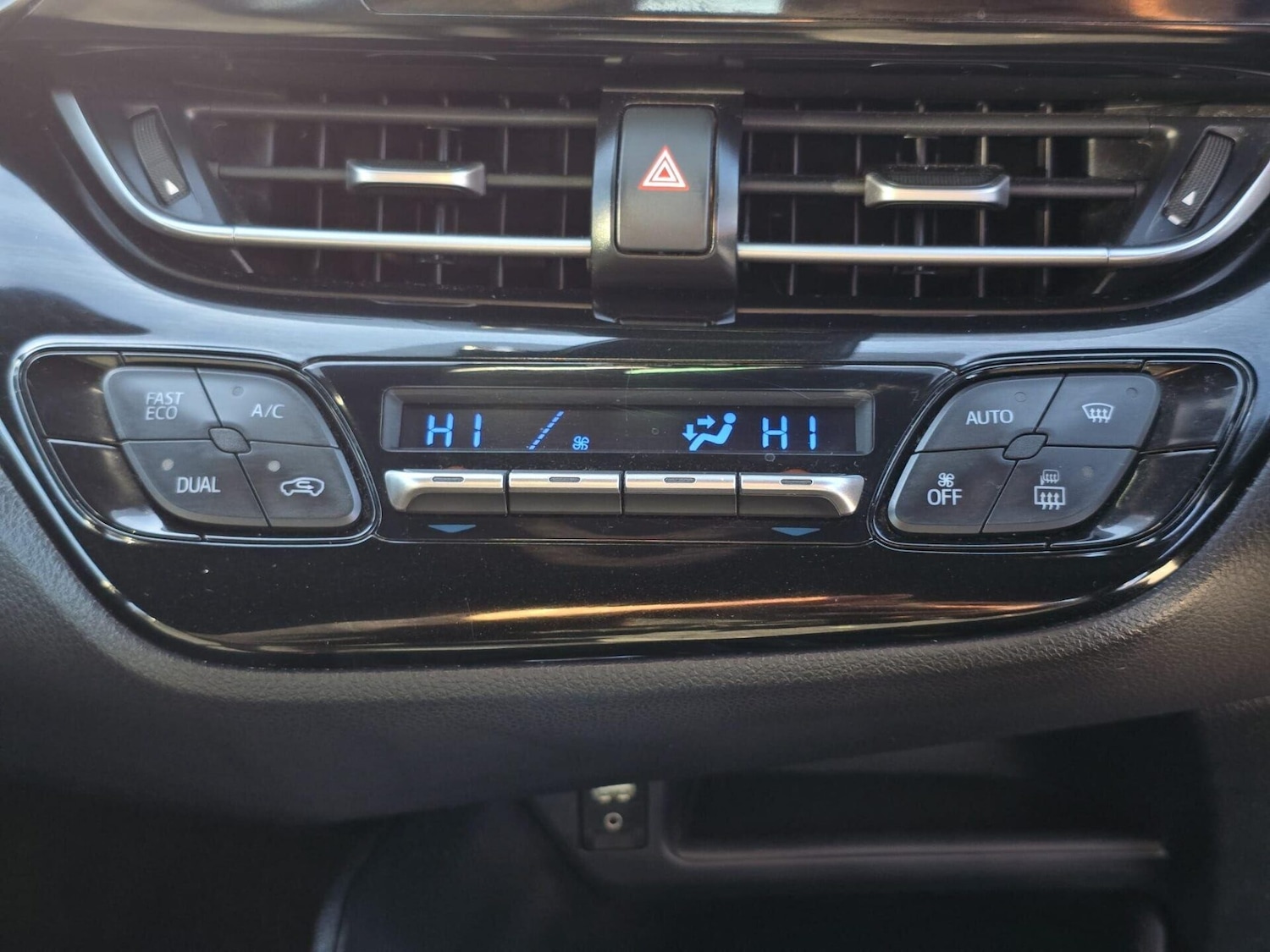 Used Toyota C-HR 2017 for sale - 77593197: Photo 31