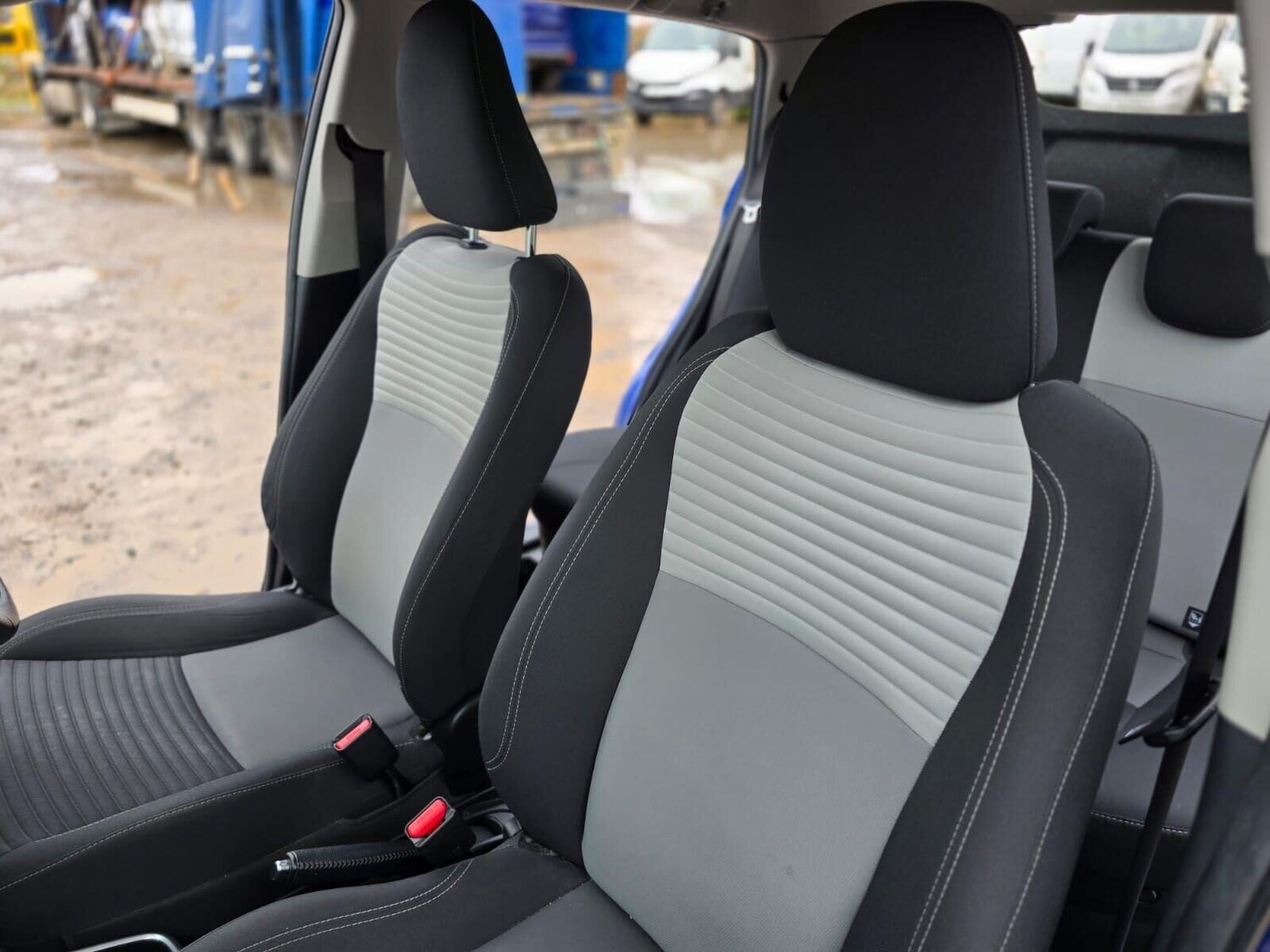 Used Toyota Yaris 2018 for sale - 76641714: Photo 41