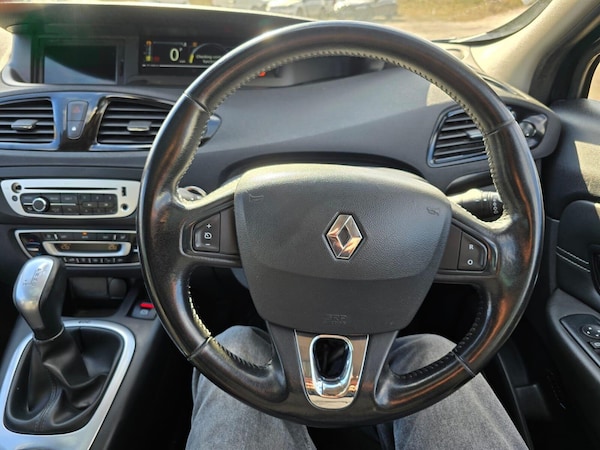 Used Renault Grand Scenic 2015 for sale - 75425661: Photo 41
