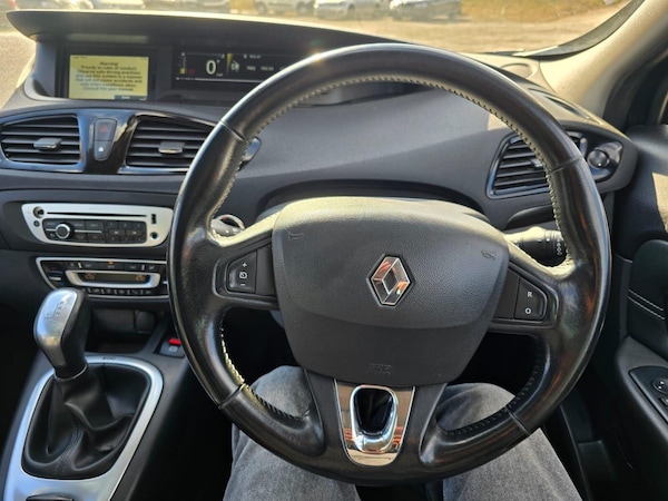Used Renault Grand Scenic 2015 for sale - 75425661: Photo 42