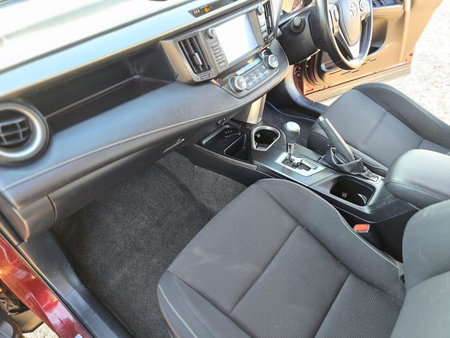 Used Toyota RAV4 2016 for sale - 76653858: Photo 42