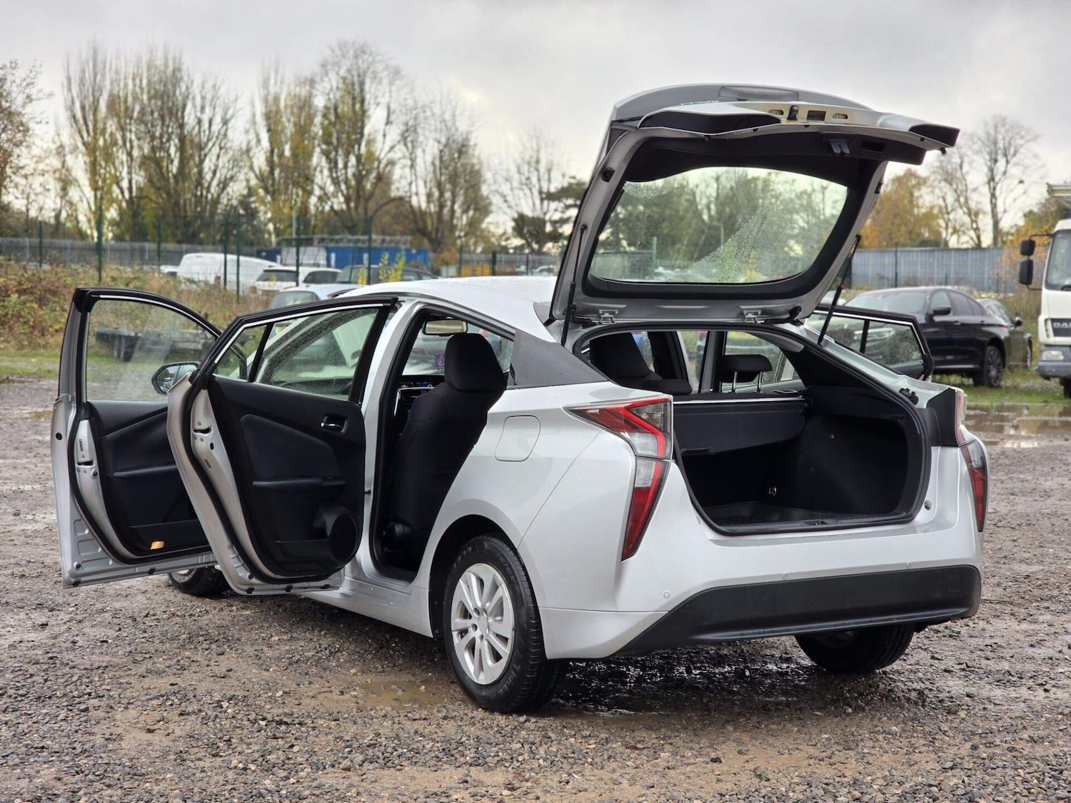 Used Toyota Prius 2016 for sale - 76553802: Photo 4