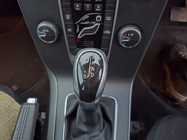 Used Volvo V40 2014 for sale - 75426402: Photo 25