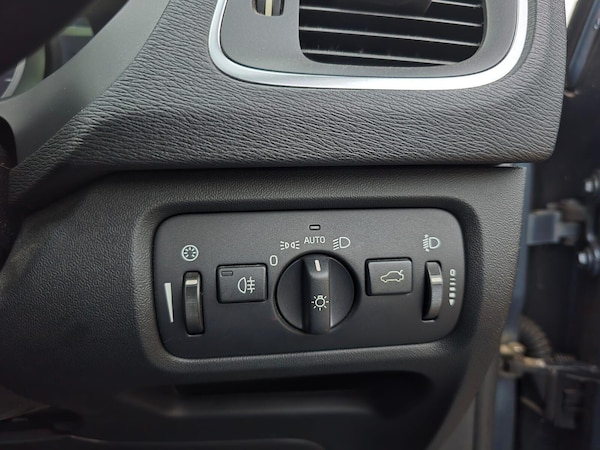 Used Volvo V40 2014 for sale - 75426402: Photo 32