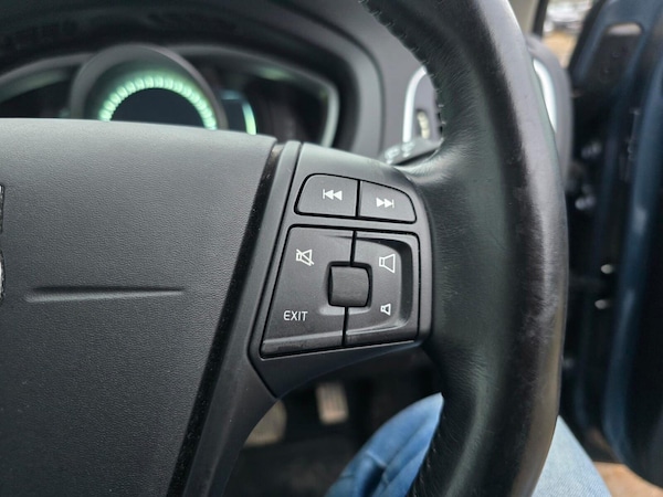 Used Volvo V40 2014 for sale - 75426402: Photo 33
