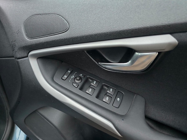 Used Volvo V40 2014 for sale - 75426402: Photo 35