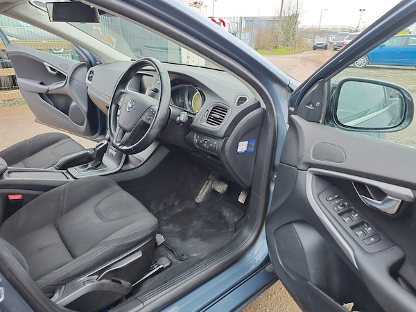 Used Volvo V40 2014 for sale - 75426402: Photo 68