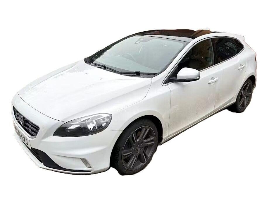 Used Volvo V40 2016 for sale - 77557376: Photo 2