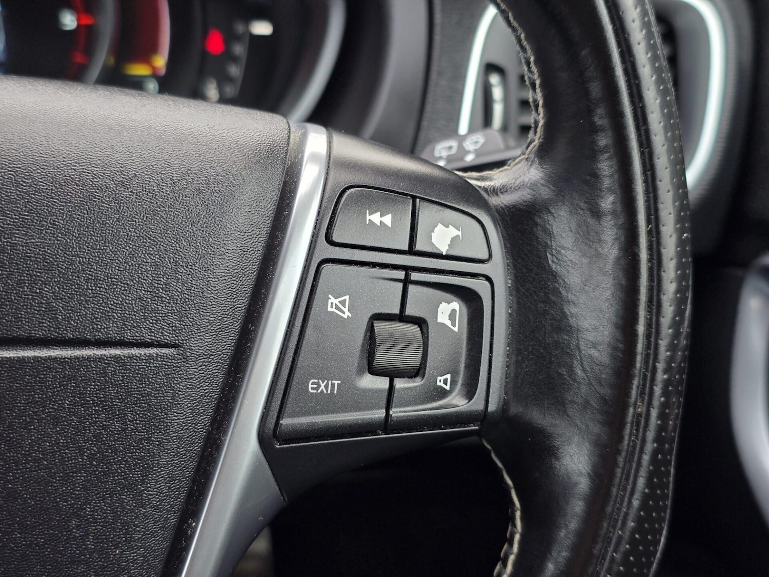 Used Volvo V40 2016 for sale - 77557376: Photo 28