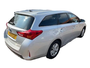 Used Toyota Auris 2013 for sale - 77997117: Photo