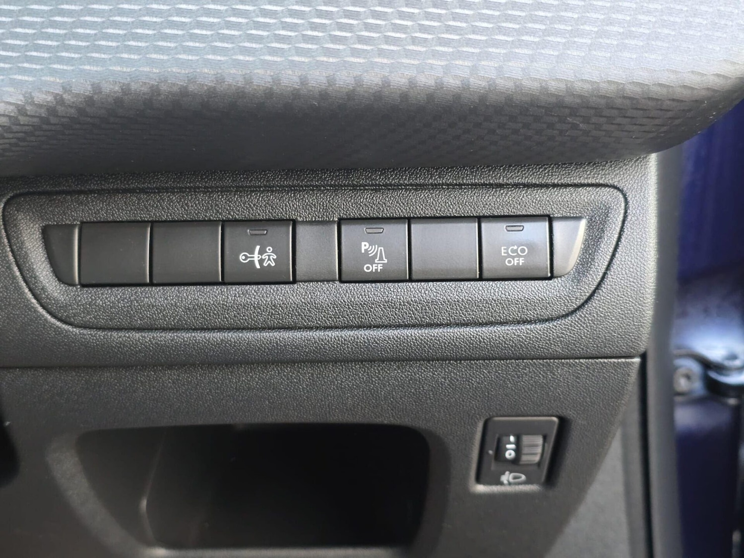 Used Peugeot 208 2018 for sale - 77026425: Photo 28