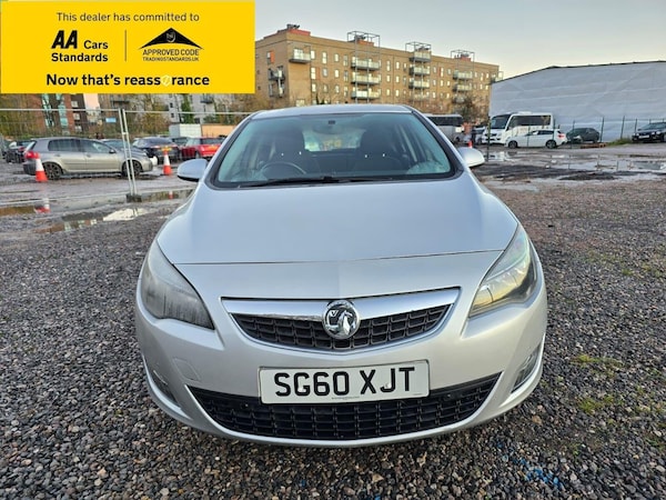Used Vauxhall Astra 2010 for sale - 75053946: Photo 2