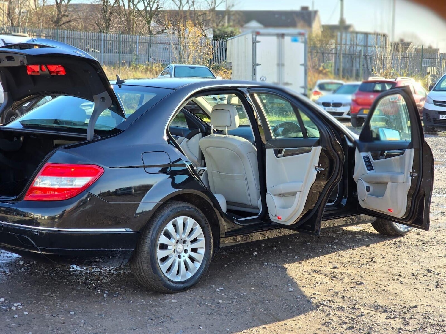 Used Mercedes-Benz C Class 2011 for sale - 76945448: Photo 17