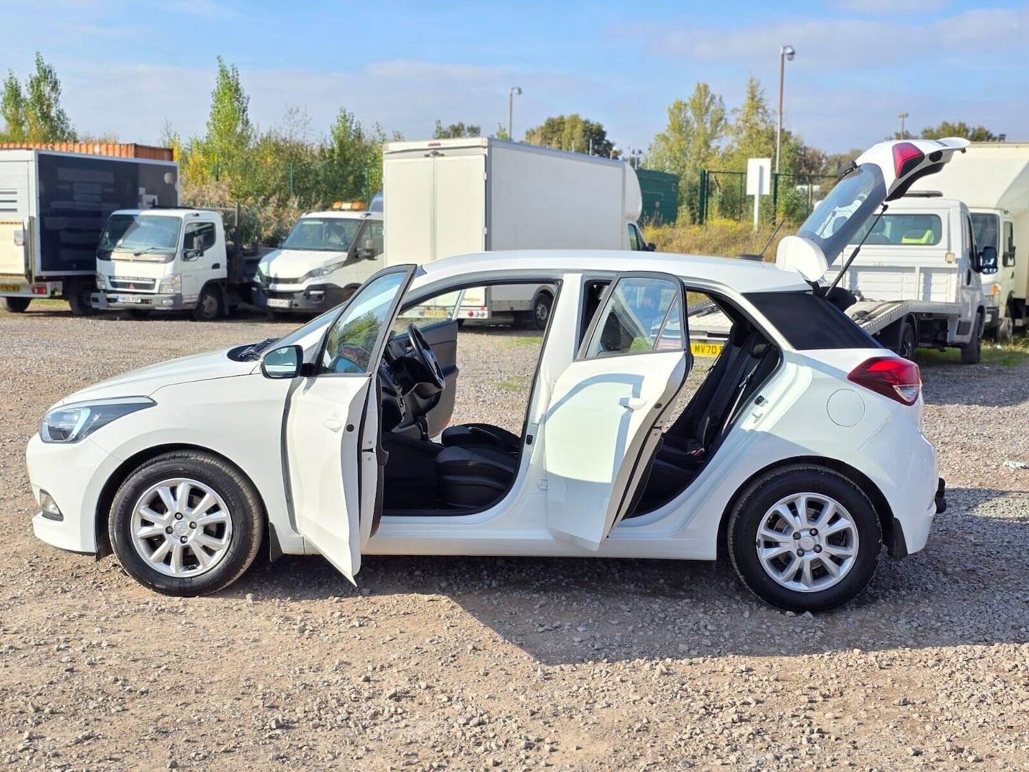 Used Hyundai i20 2017 for sale - 76040312: Photo 13