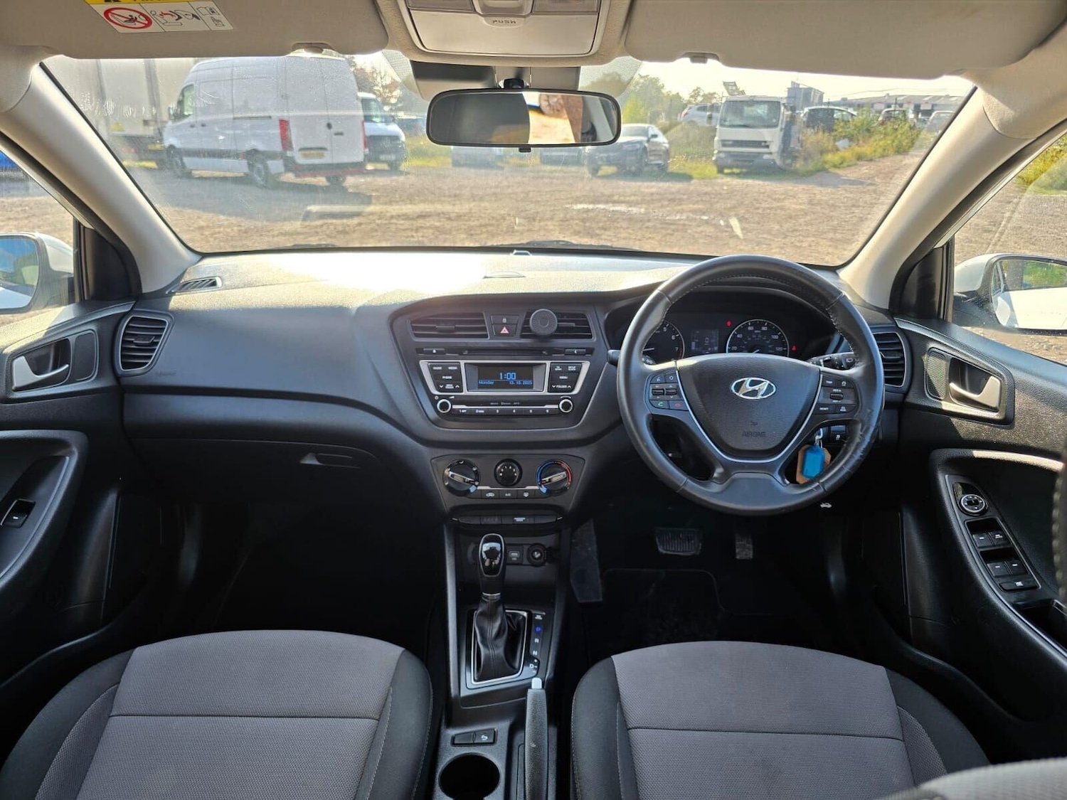 Used Hyundai i20 2017 for sale - 76040312: Photo 19