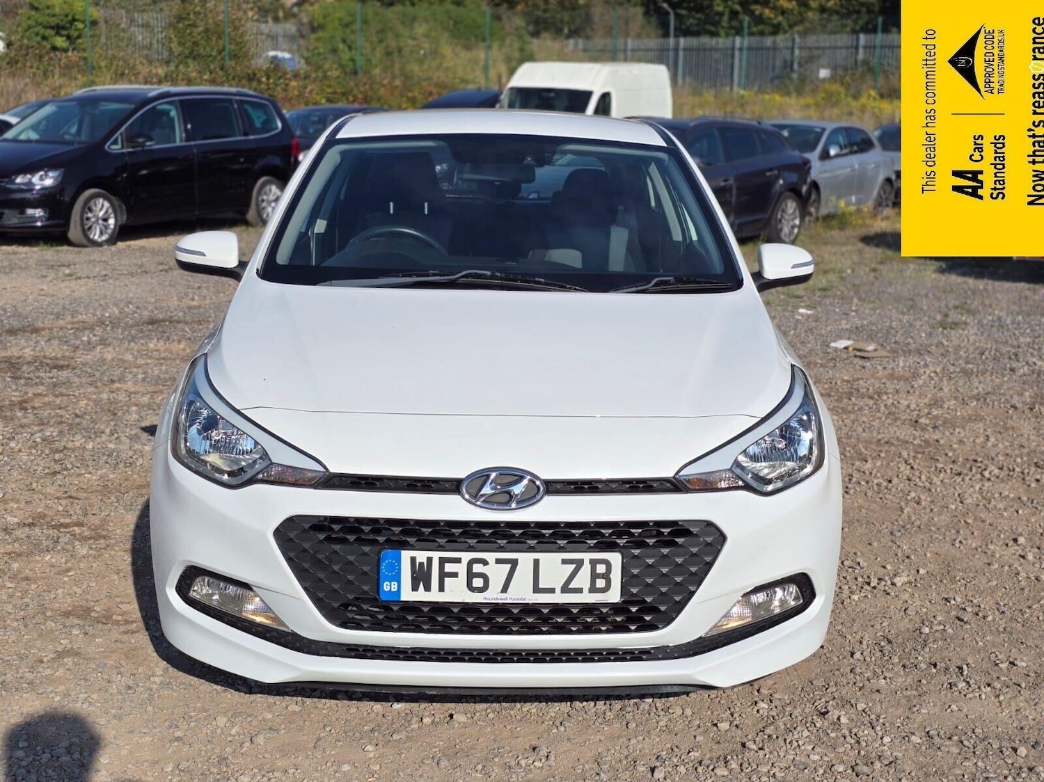 Used Hyundai i20 2017 for sale - 76040312: Photo 2