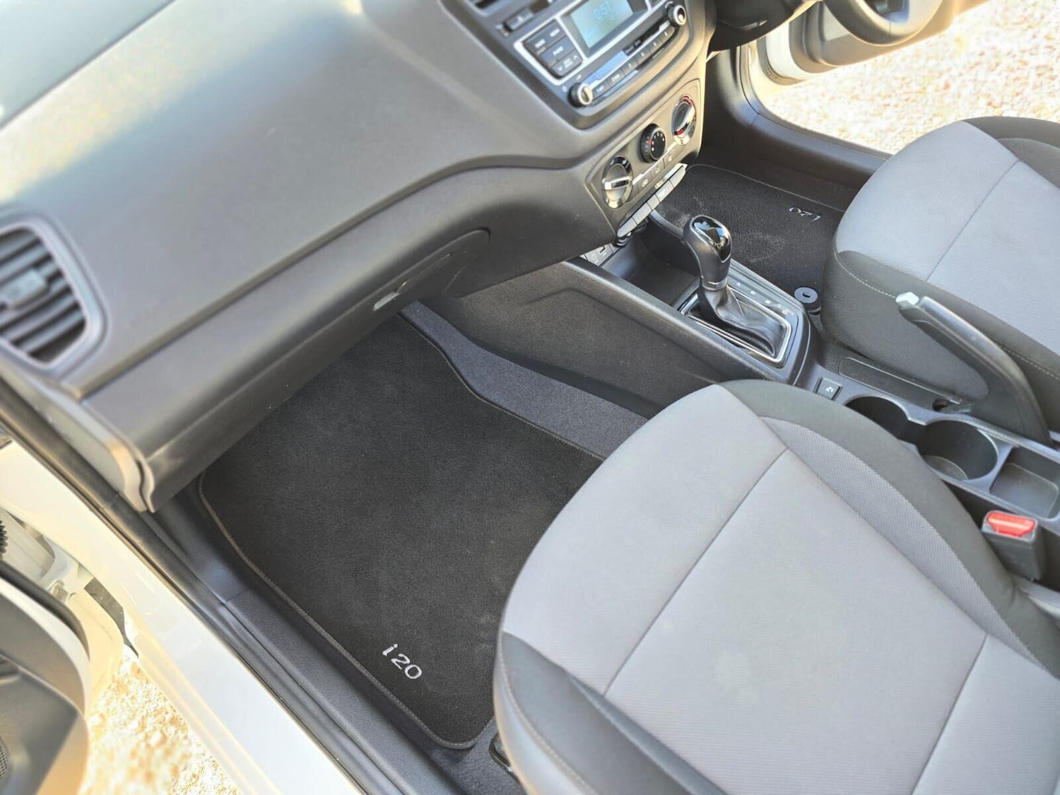 Used Hyundai i20 2017 for sale - 76040312: Photo 20