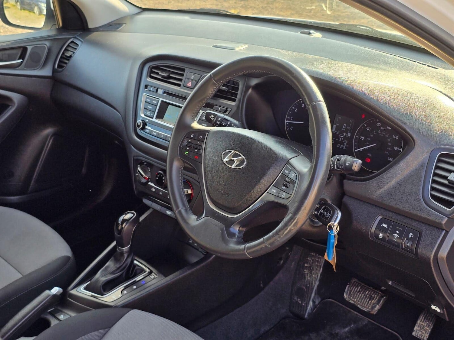 Used Hyundai i20 2017 for sale - 76040312: Photo 25