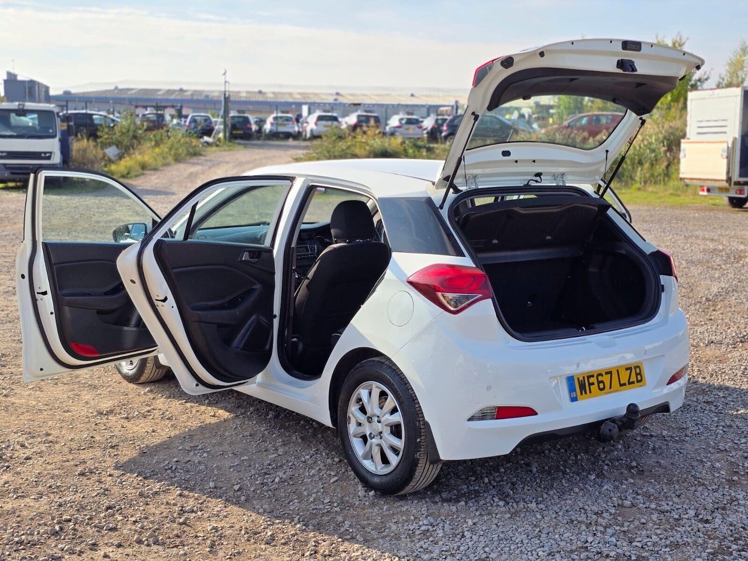 Used Hyundai i20 2017 for sale - 76040312: Photo 4