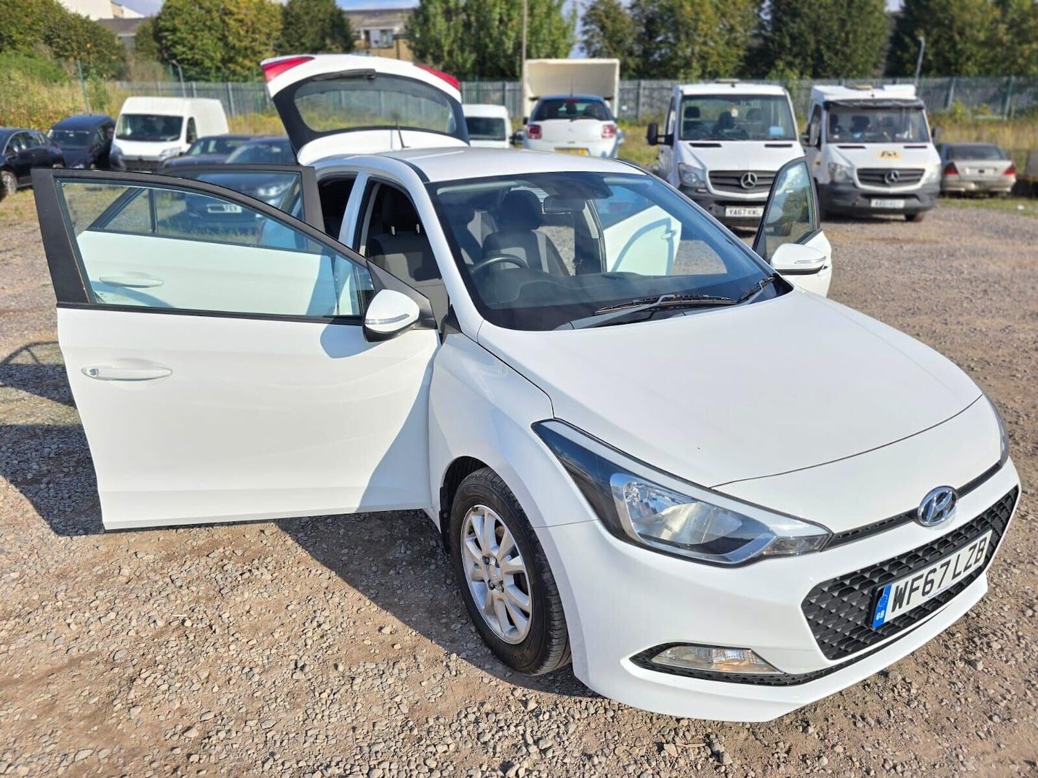Used Hyundai i20 2017 for sale - 76040312: Photo 6