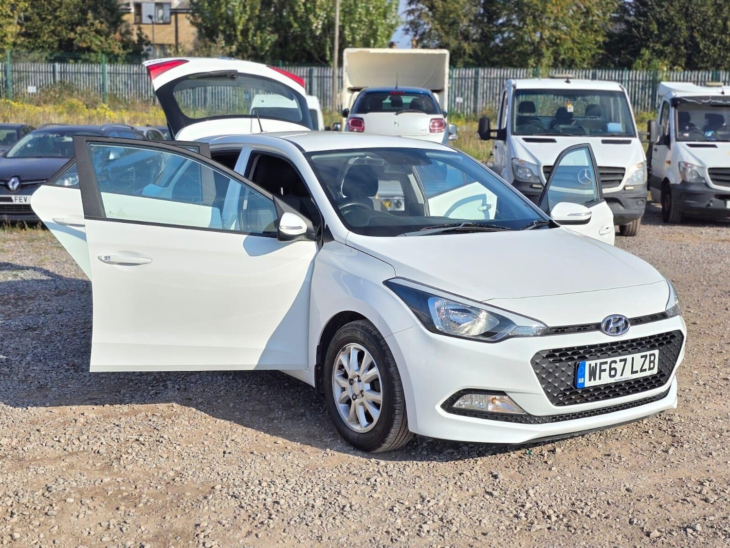 Used Hyundai i20 2017 for sale - 76040312: Photo 7