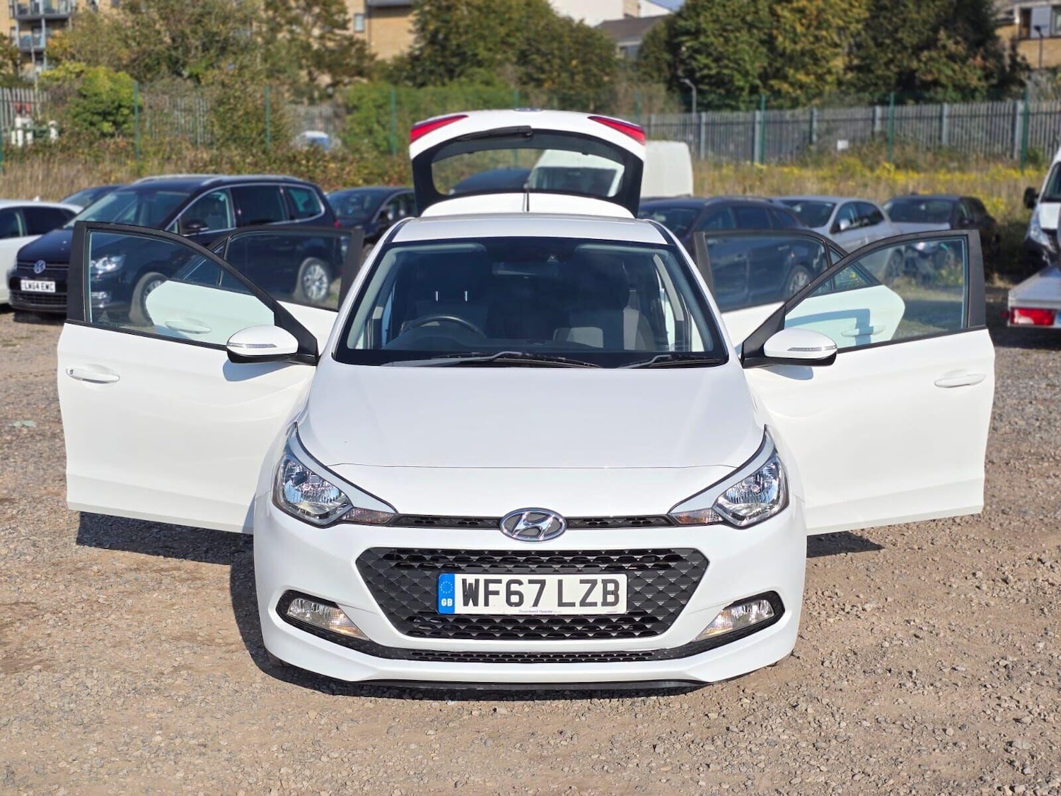 Used Hyundai i20 2017 for sale - 76040312: Photo 8