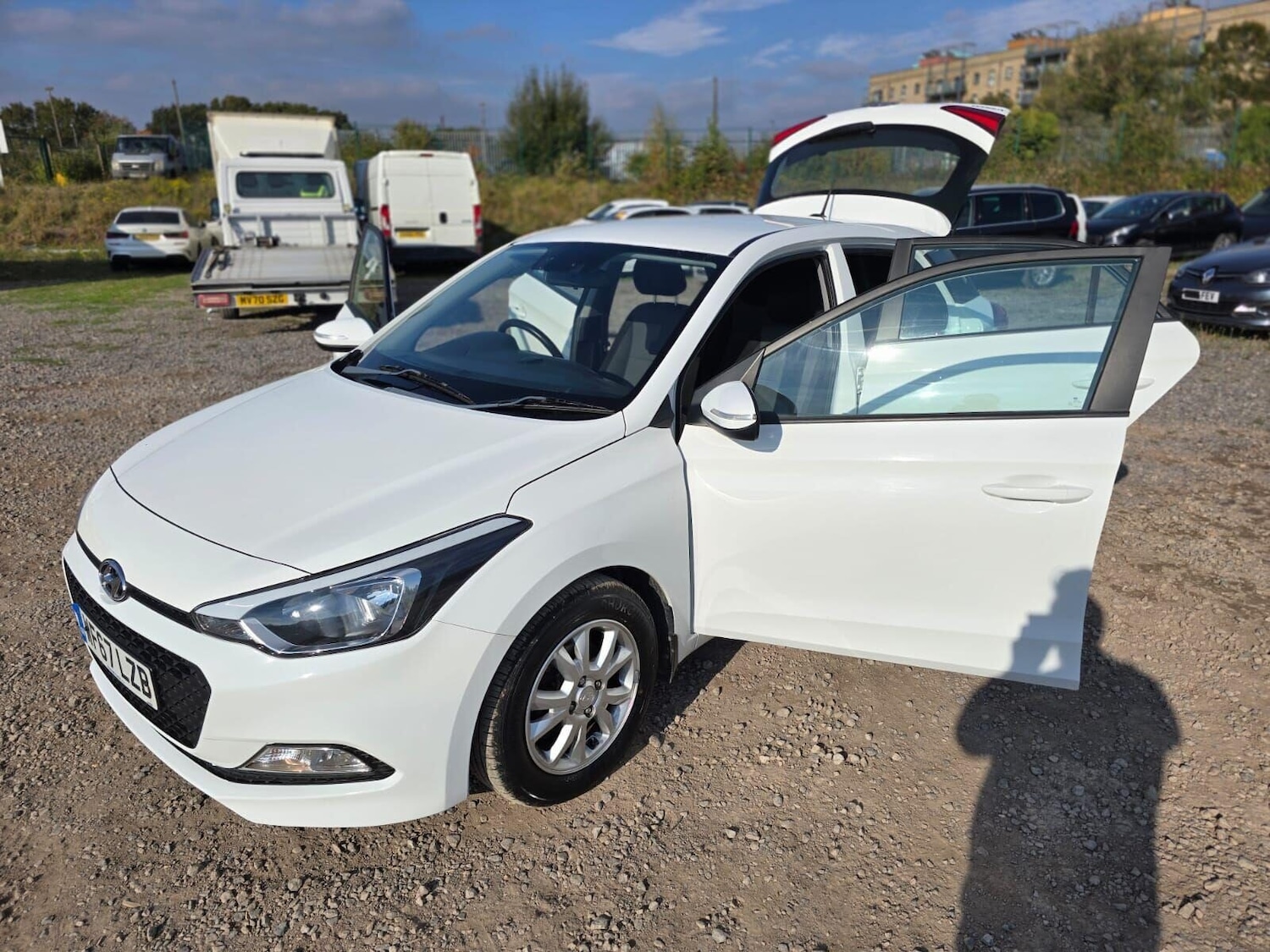 Used Hyundai i20 2017 for sale - 76040312: Photo 9