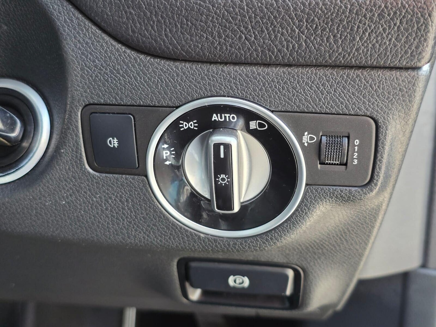 Used Mercedes-Benz GLA 2015 for sale - 77024139: Photo 29