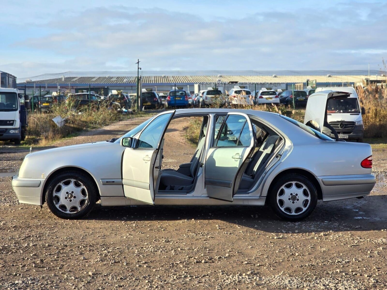 Used Mercedes-Benz E Class 2001 for sale - 77077913: Photo 11
