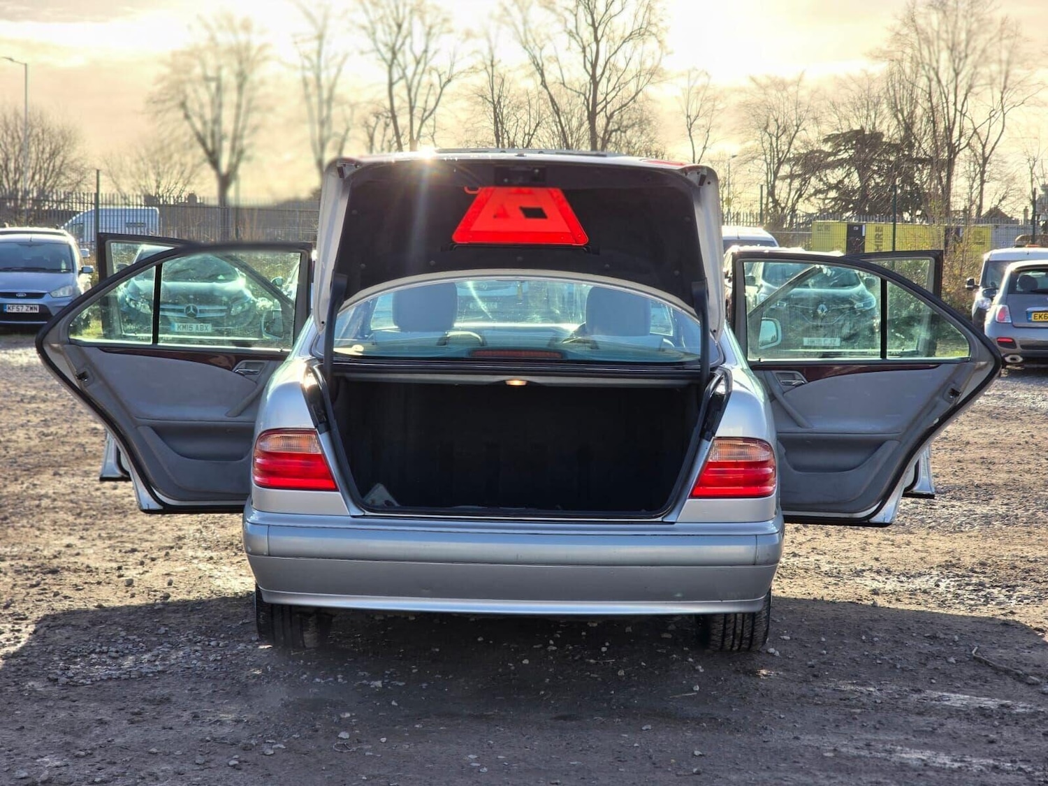 Used Mercedes-Benz E Class 2001 for sale - 77077913: Photo 12