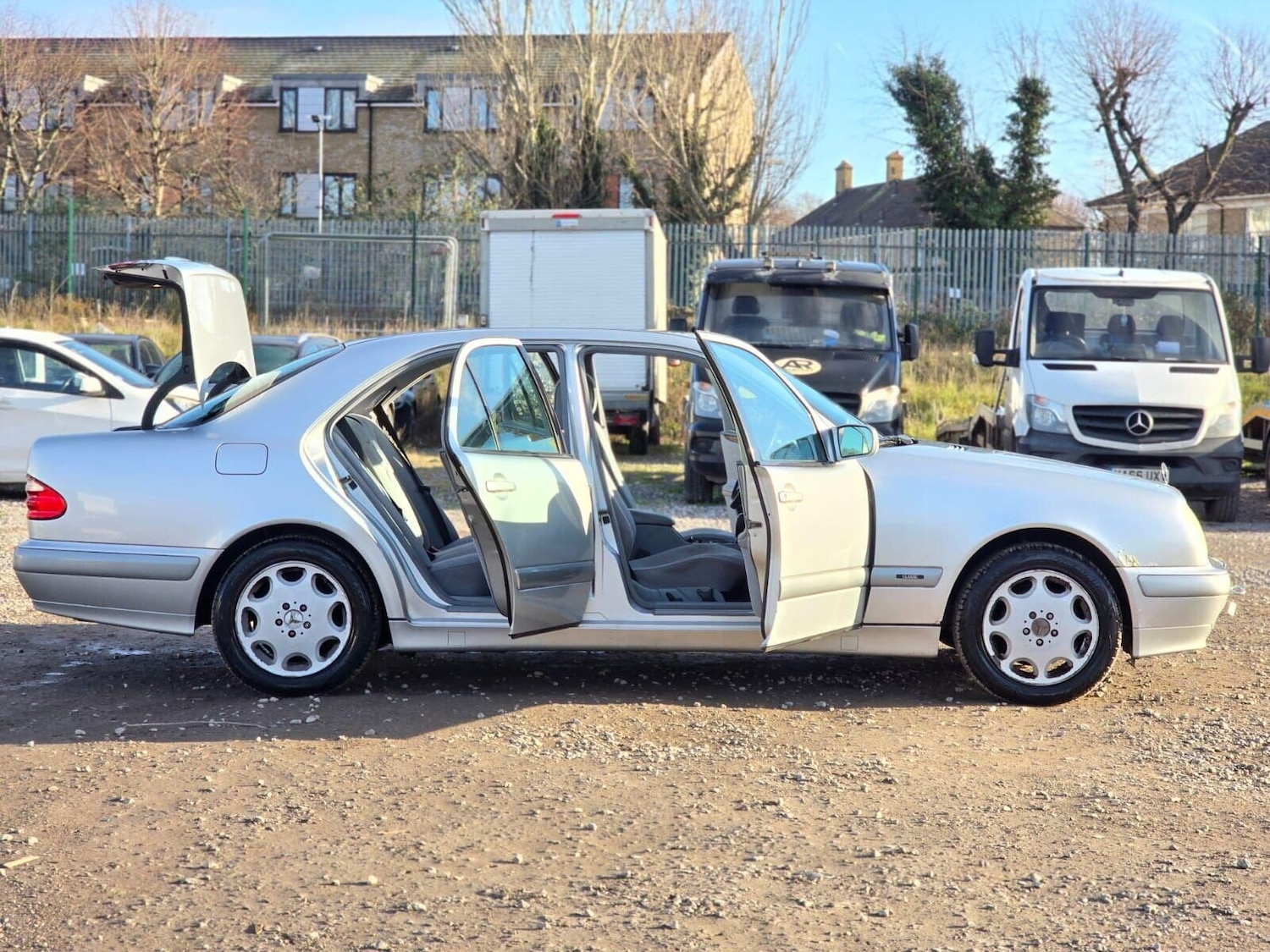 Used Mercedes-Benz E Class 2001 for sale - 77077913: Photo 15