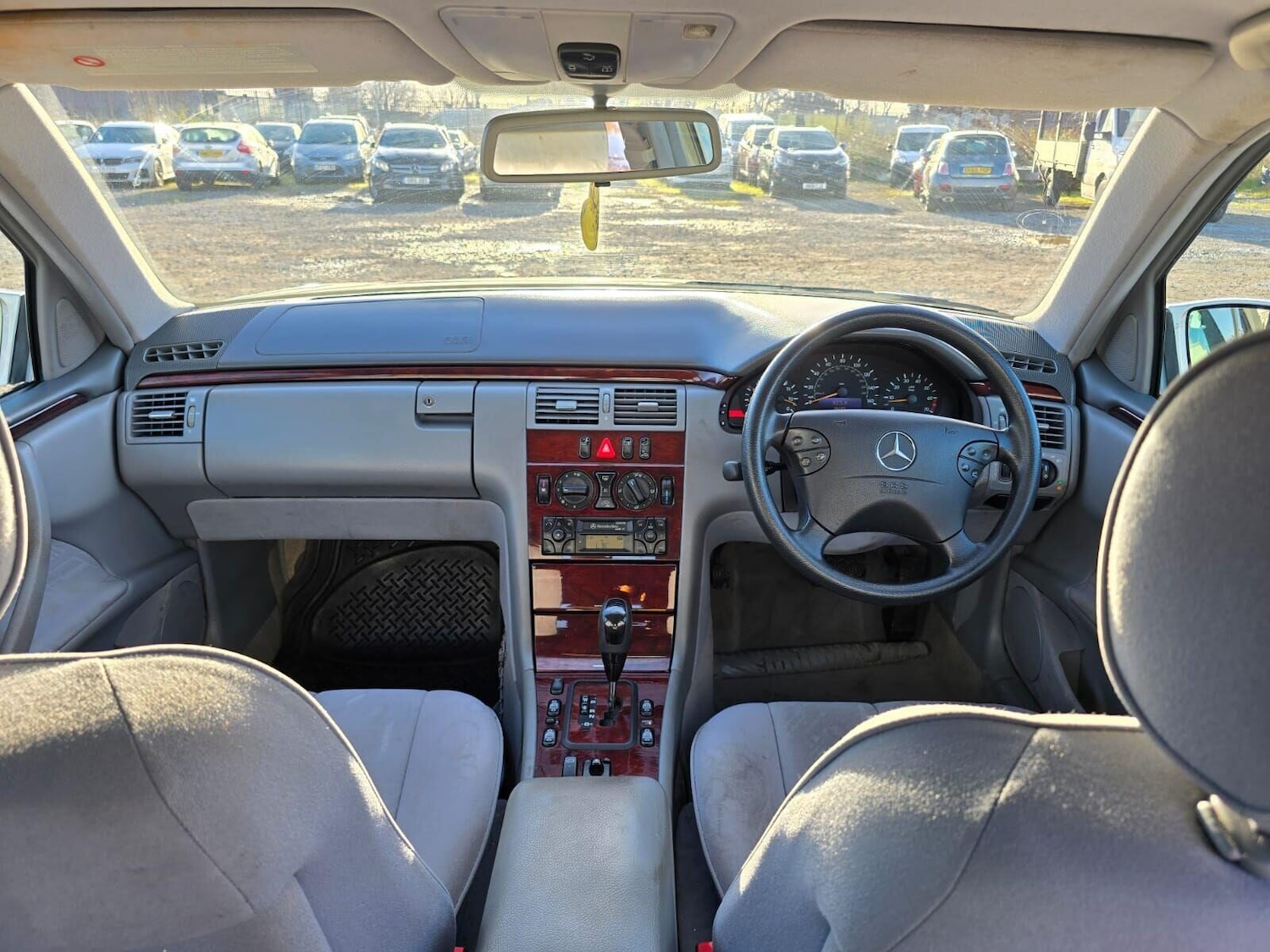 Used Mercedes-Benz E Class 2001 for sale - 77077913: Photo 18