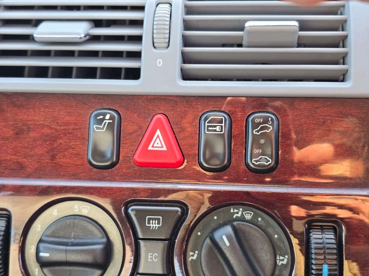 Used Mercedes-Benz E Class 2001 for sale - 77077913: Photo 30