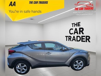 Used Toyota C-HR 2017 for sale - 76324061: Photo 2