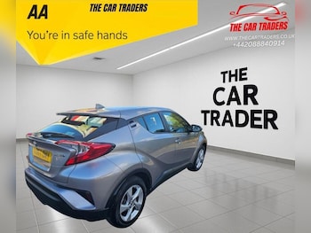 Used Toyota C-HR 2017 for sale - 76324061: Photo 4