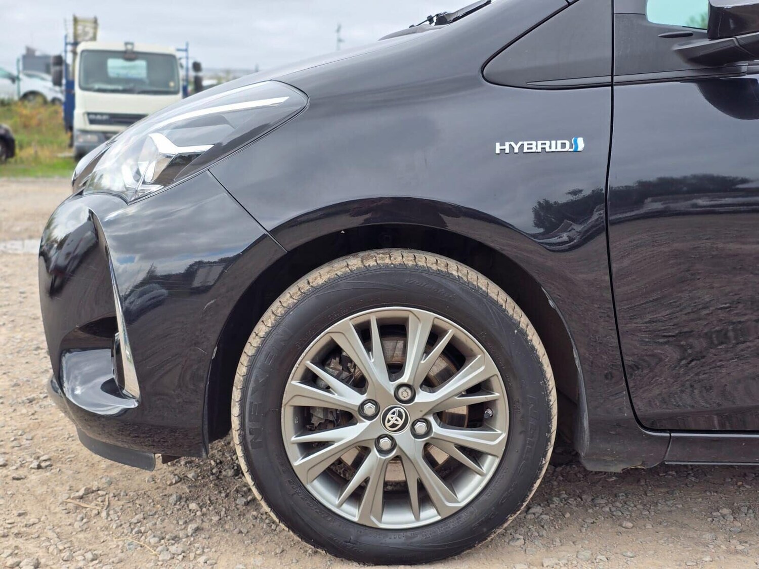 Used Toyota Yaris 2019 for sale - 76010899: Photo 31