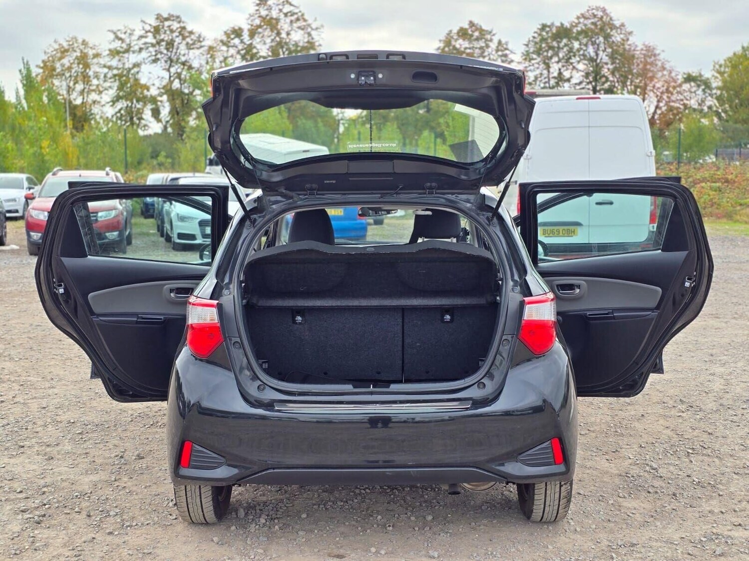 Used Toyota Yaris 2019 for sale - 76010899: Photo 35